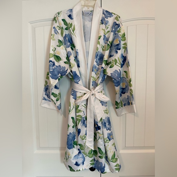 Hello Gorgeous Plus Size‎ blue flower robe - Picture 2 of 4